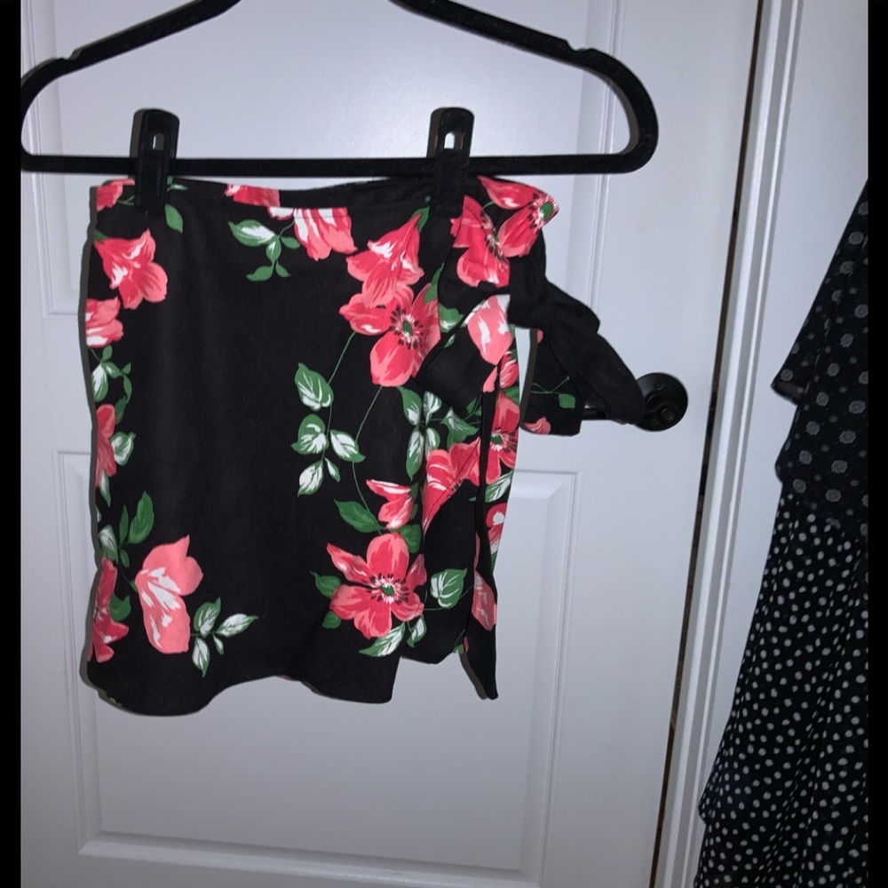 Sadie & Sage Floral wrap skirt